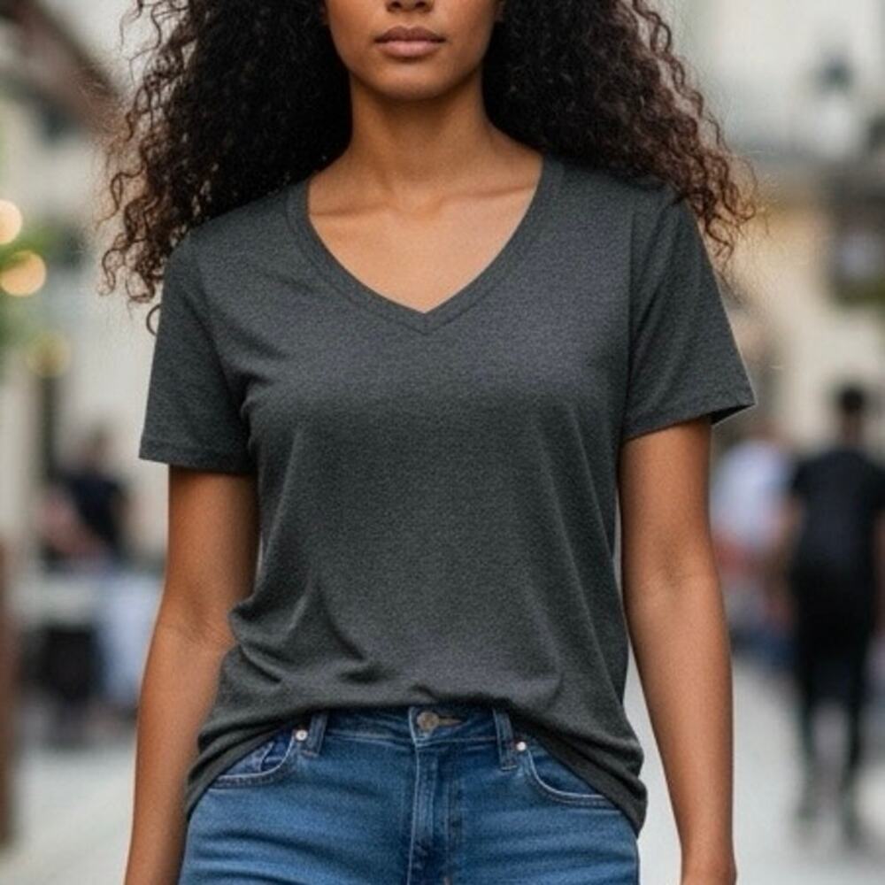 Gap V-Neck T-Shirt Short sleeve
Gray size small NWT
